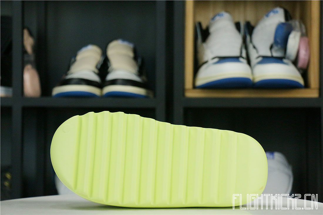 Yeezy Slides Glow Green 2021