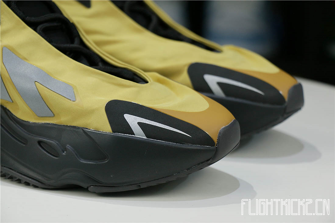 Yeezy Boost 700 MNVN Honey Flux