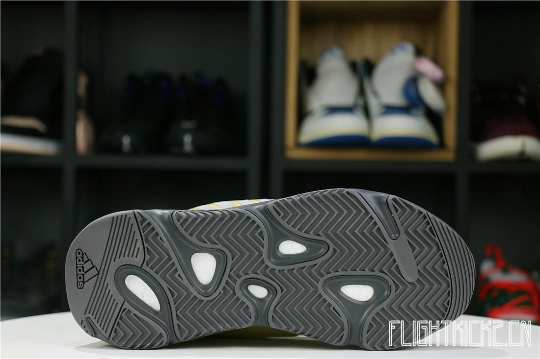 Yeezy Boost 700 MNVN Honey Flux