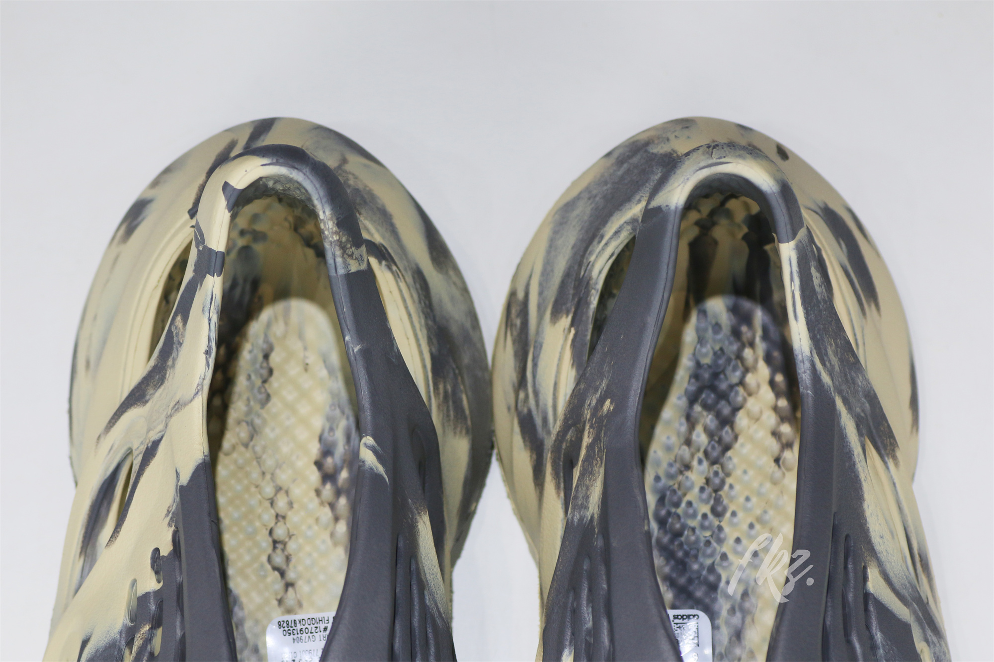 Yeezy Foam Runner “MXT Moon Grey” (GV7904 月灰）