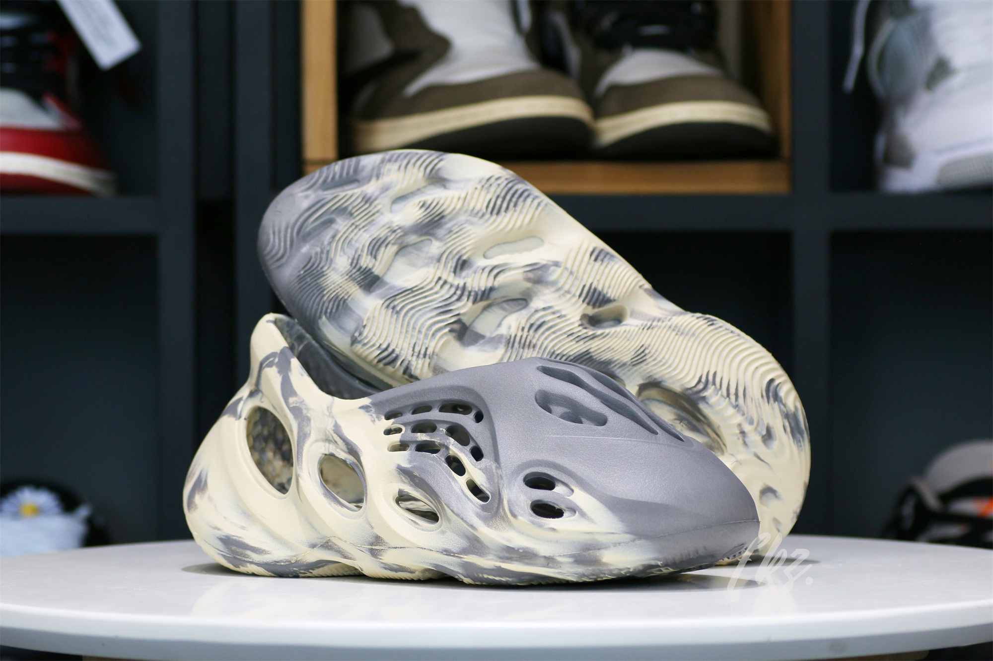 Yeezy Foam Runner “MXT Moon Grey” (GV7904 月灰）
