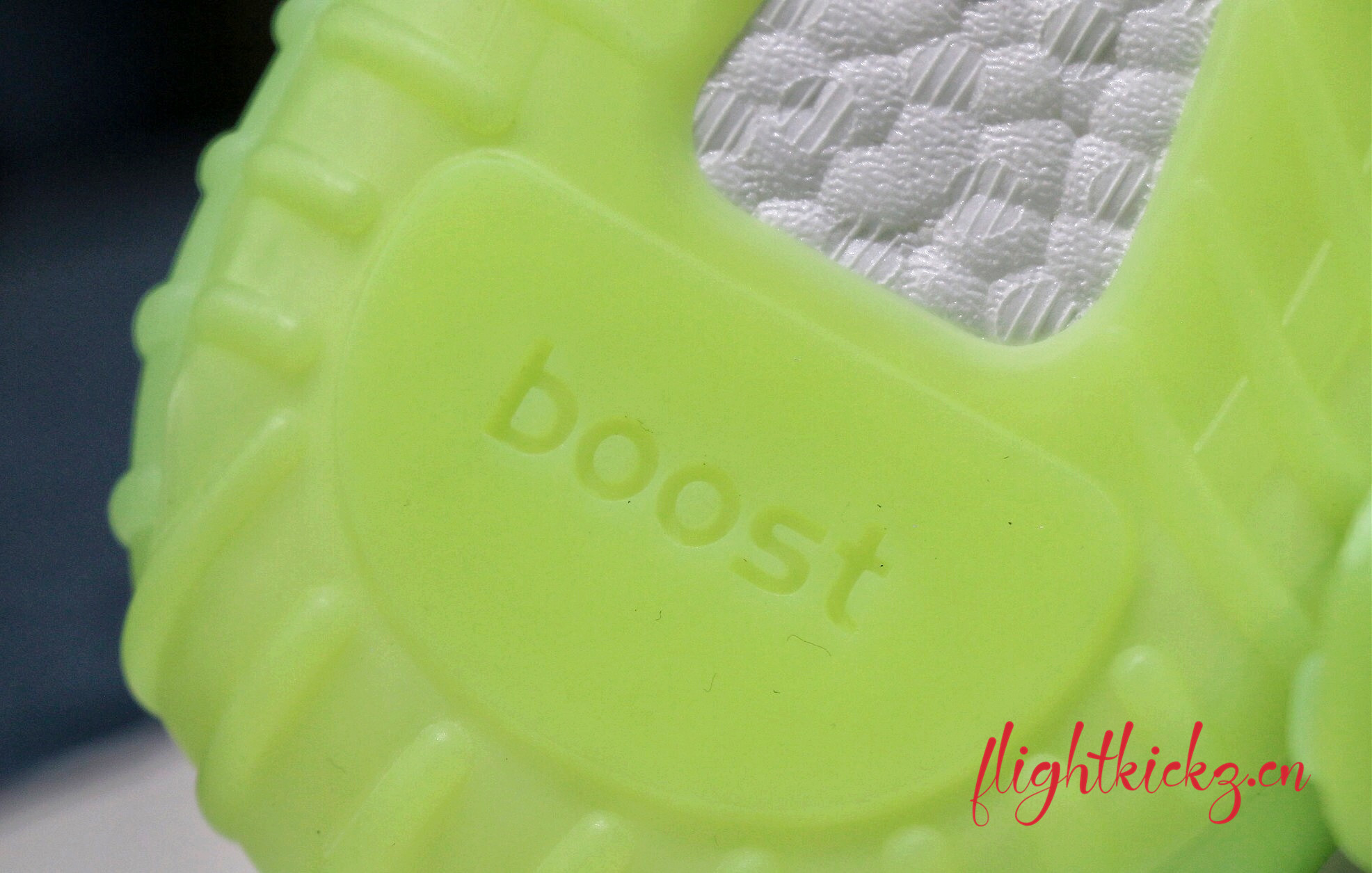 Yeezy Boost 350 V2  Glow In The Dark （Ln5 A1)