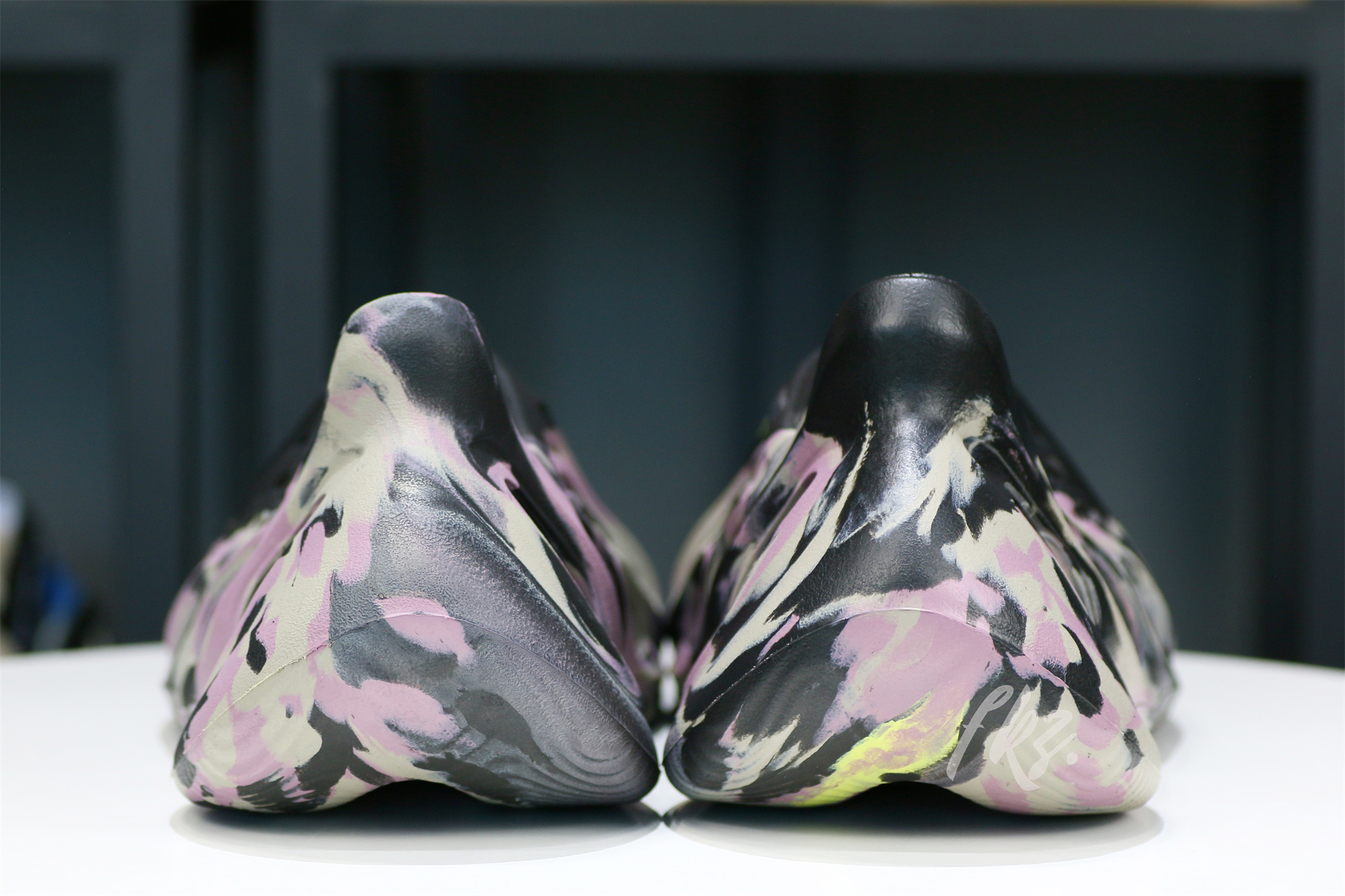 Yeezy Foam Runner “MX Carbon” 2022 (IG9562)