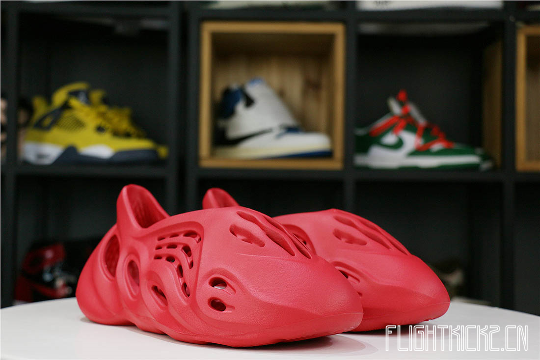 Yeezy Foam RNNR Vermillion