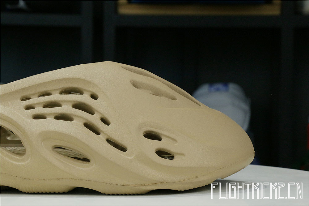 Yeezy Foam RNNR Ochre (GW3354 土黄）