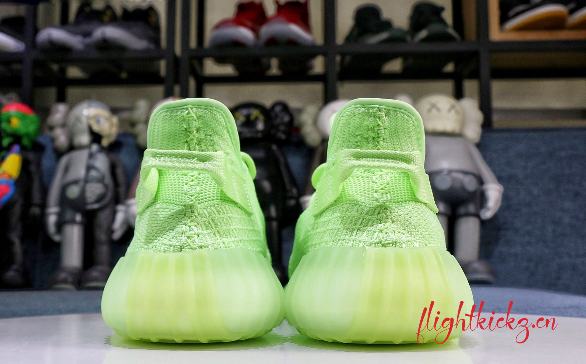 Yeezy Boost 350 V2  Glow In The Dark （Ln5 A1)
