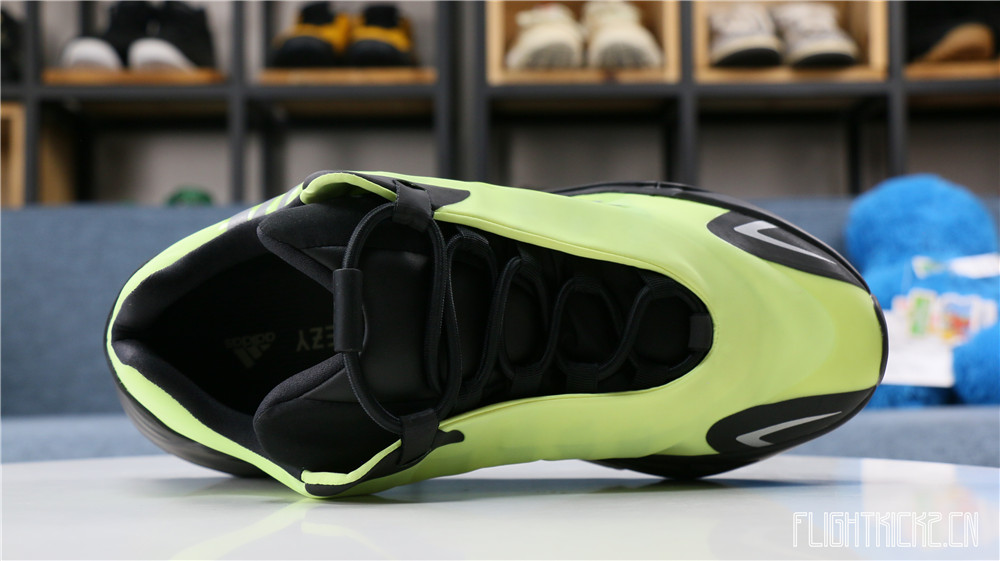 Yeezy Boost 700 MNVN Phosphor 2020