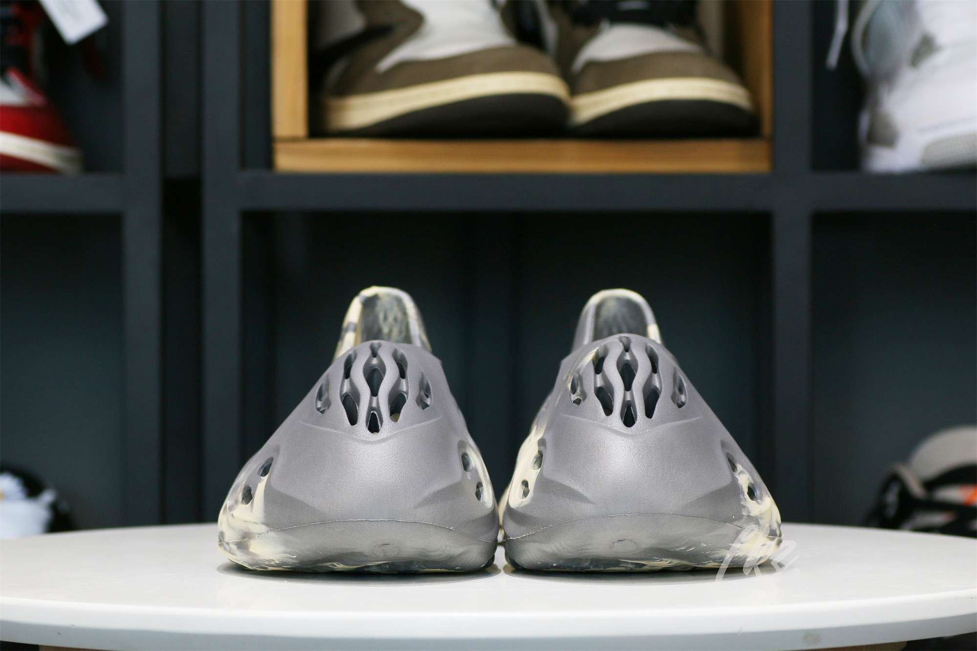 Yeezy Foam Runner “MXT Moon Grey” (GV7904 月灰）
