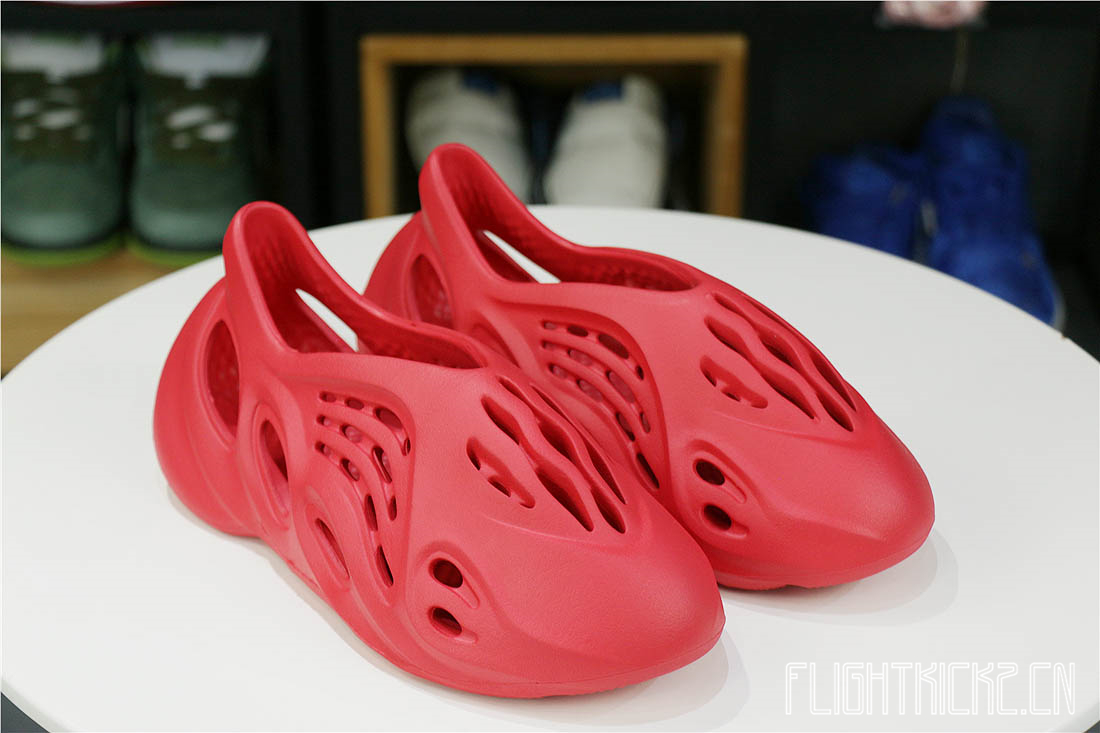 Yeezy Foam RNNR Vermillion
