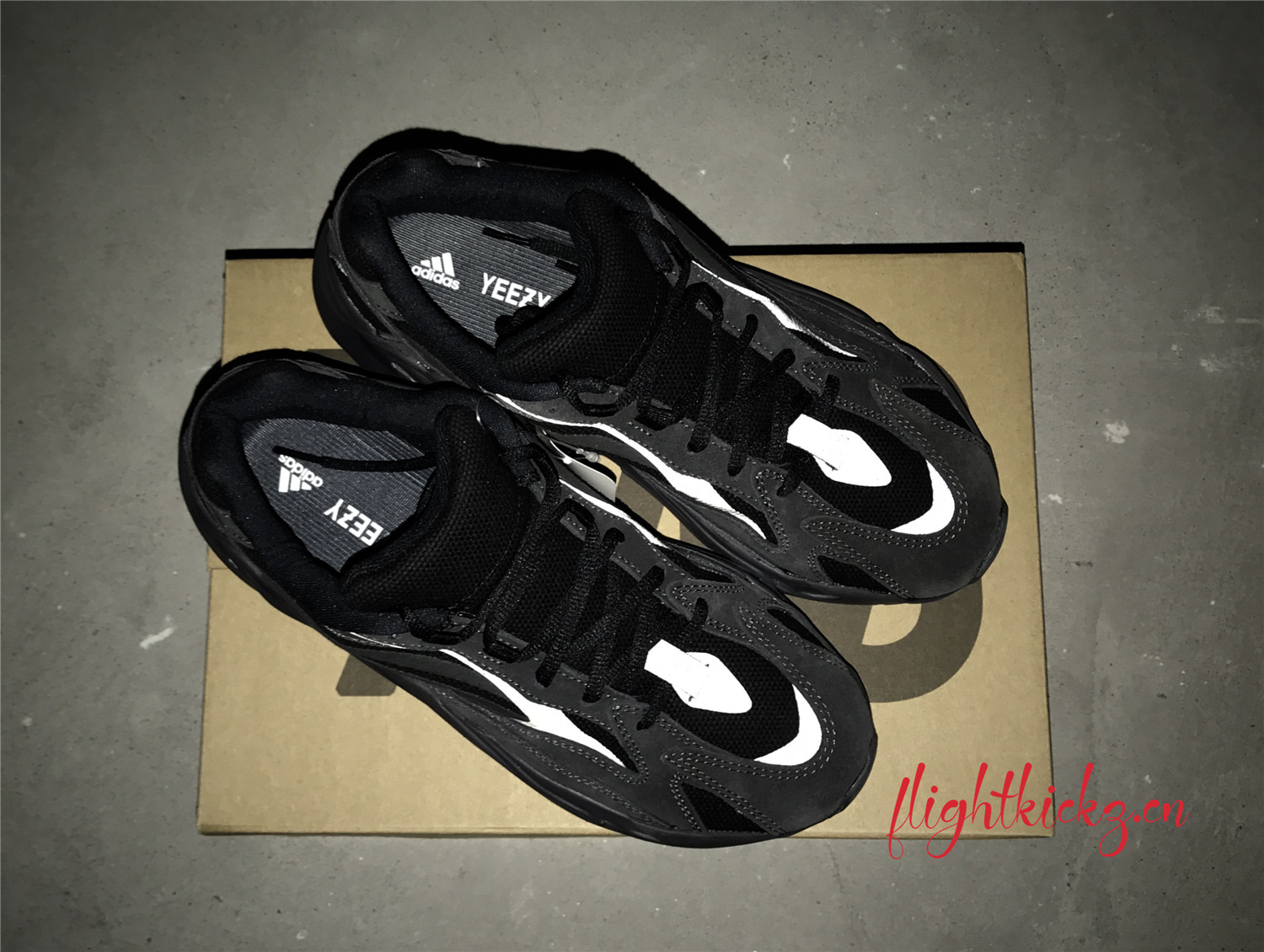 Yeezy Boost 700 V2  Vanta  2019