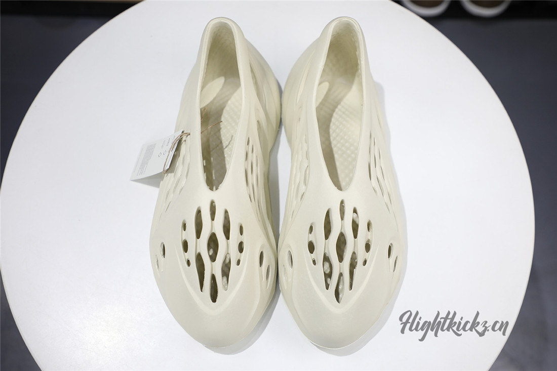 Yeezy Foam Runner Sand 2021 （FY4567沙色）