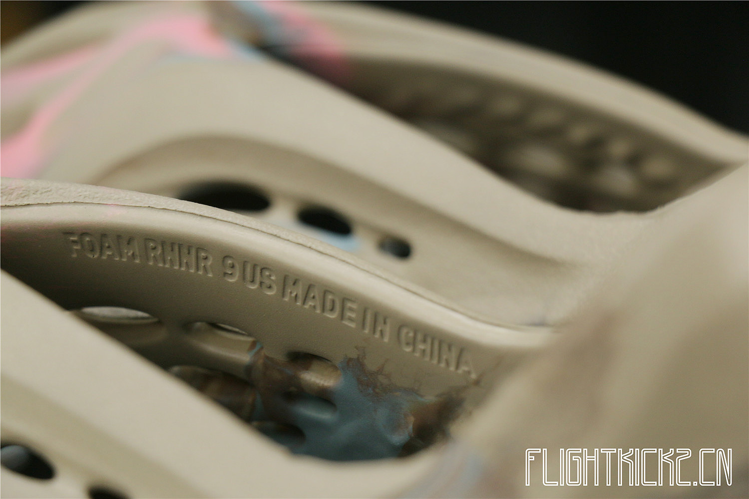 Yeezy Foam RNNR MX Sand Grey (GY3969兰褐粉）