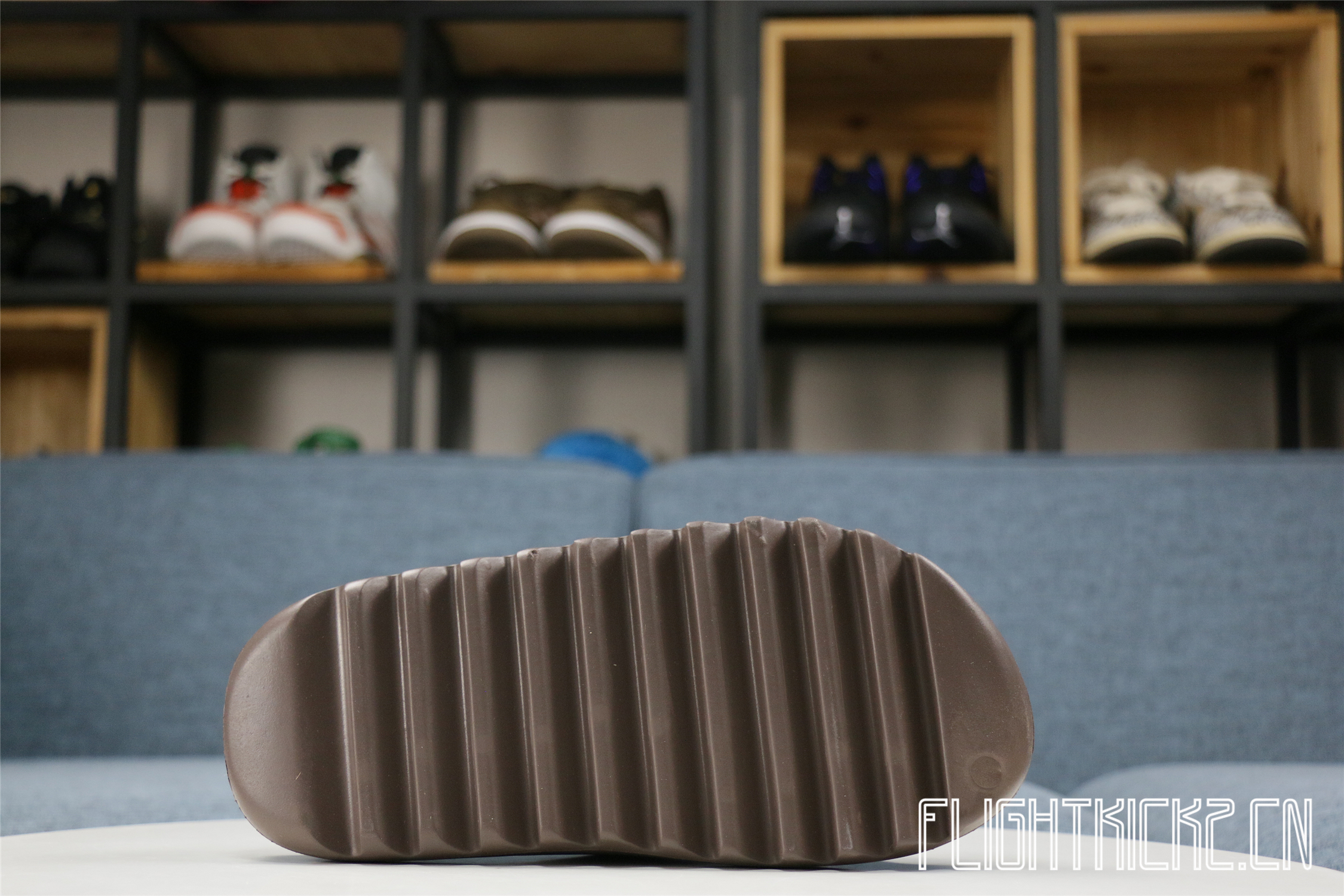 Yeezy Slides Soot 2020（G55495深棕）