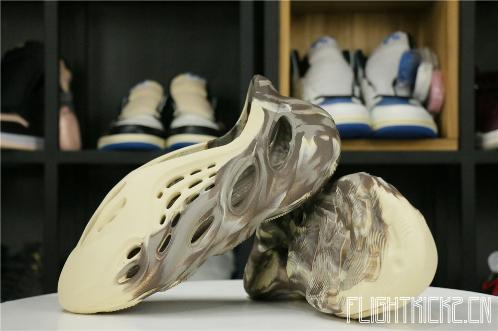 Yeezy Foam RNNR MX Cream Clay (GX8774油画）