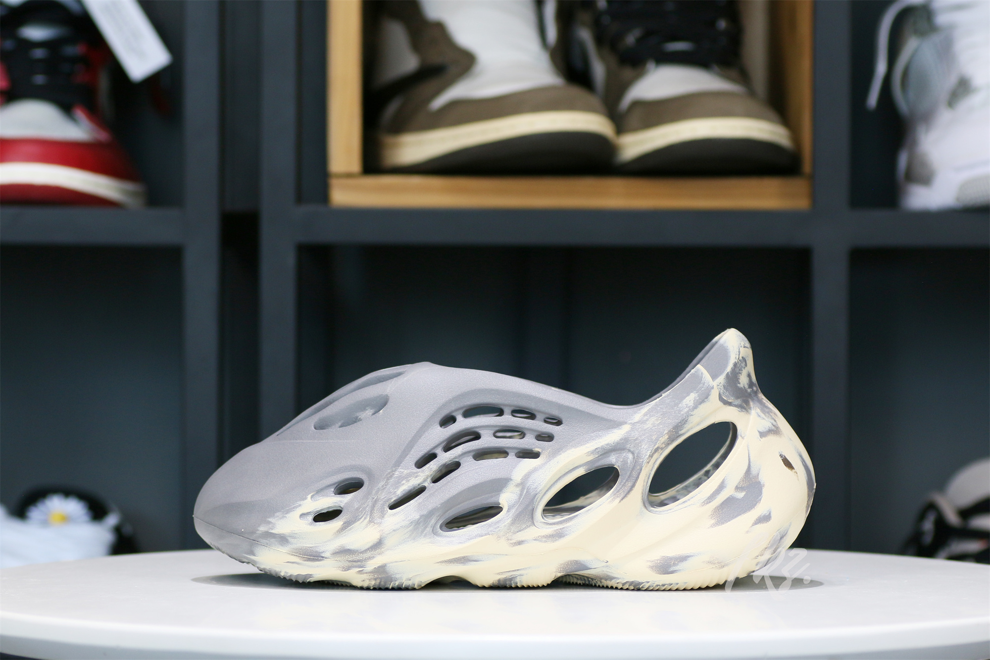 Yeezy Foam Runner “MXT Moon Grey” (GV7904 月灰）