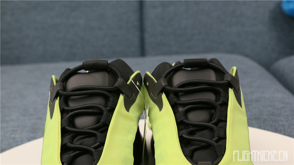 Yeezy Boost 700 MNVN Phosphor 2020