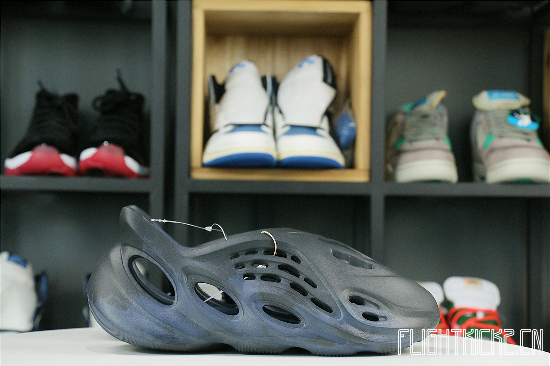 Yeezy Foam Runner “Mineral Blue” (GV7903午夜蓝）