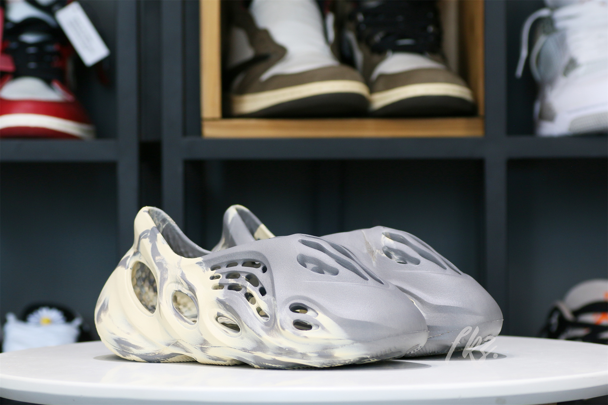 Yeezy Foam Runner “MXT Moon Grey” (GV7904 月灰）