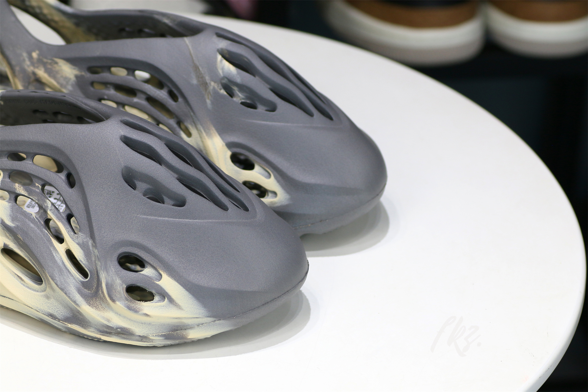 Yeezy Foam Runner “MXT Moon Grey” (GV7904 月灰）