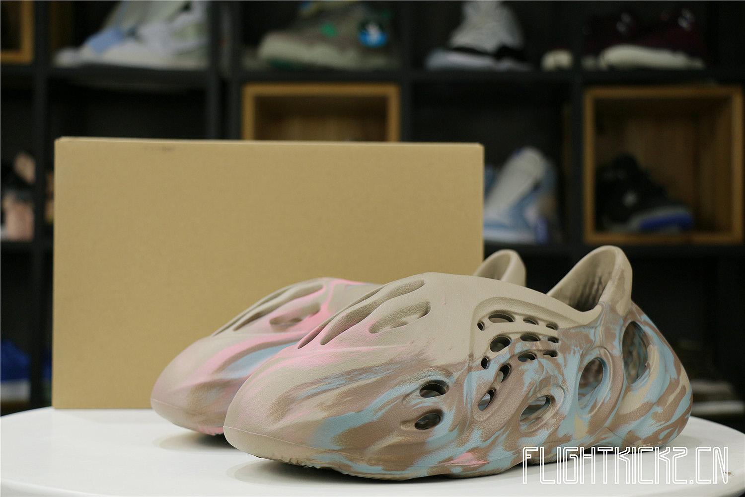 Yeezy Foam RNNR MX Sand Grey (GY3969兰褐粉）