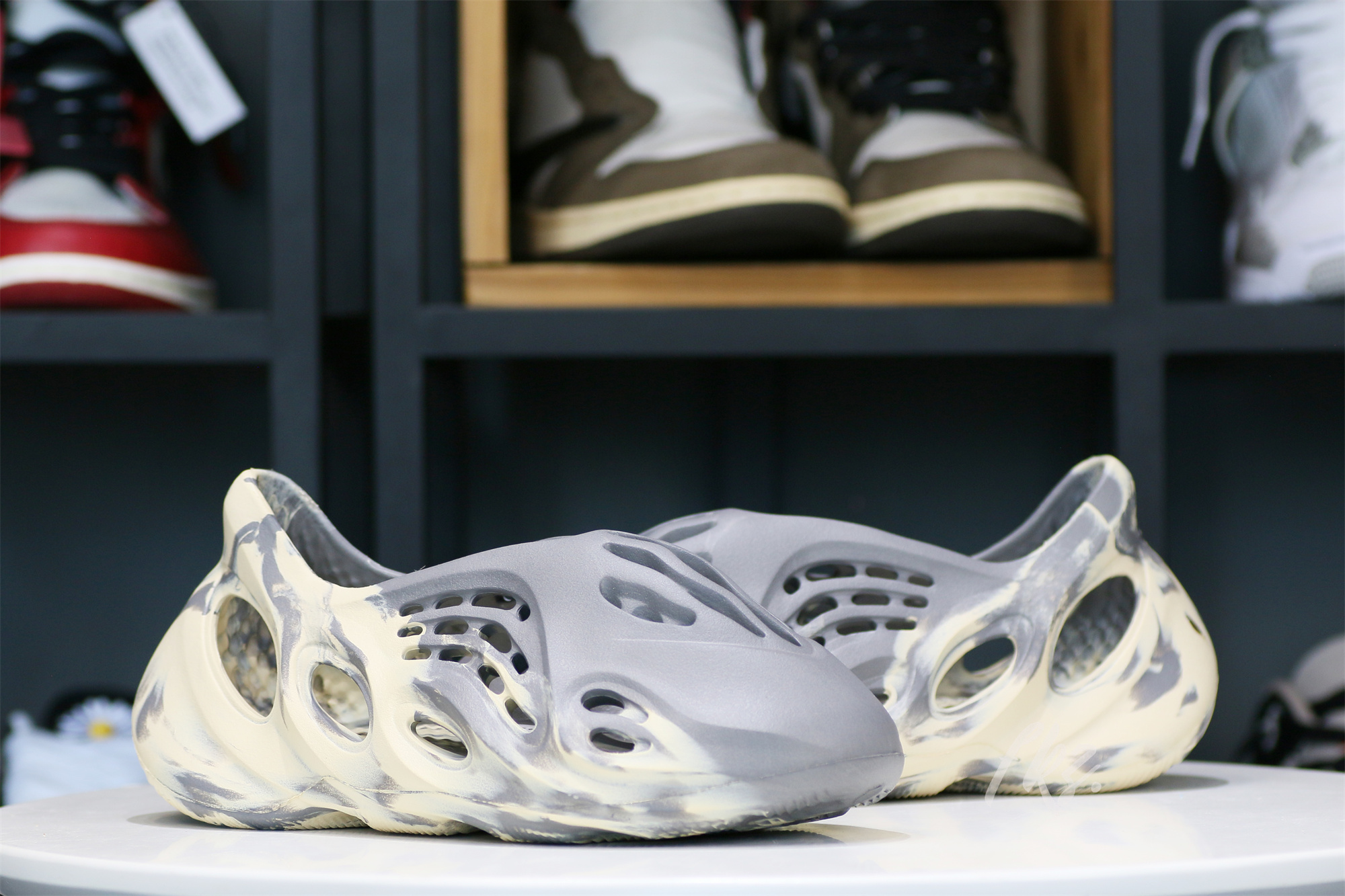 Yeezy Foam Runner “MXT Moon Grey” (GV7904 月灰）