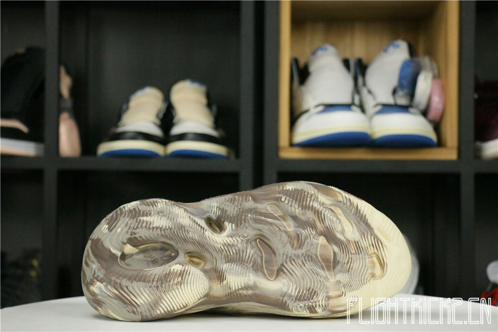 Yeezy Foam RNNR MX Cream Clay (GX8774油画）