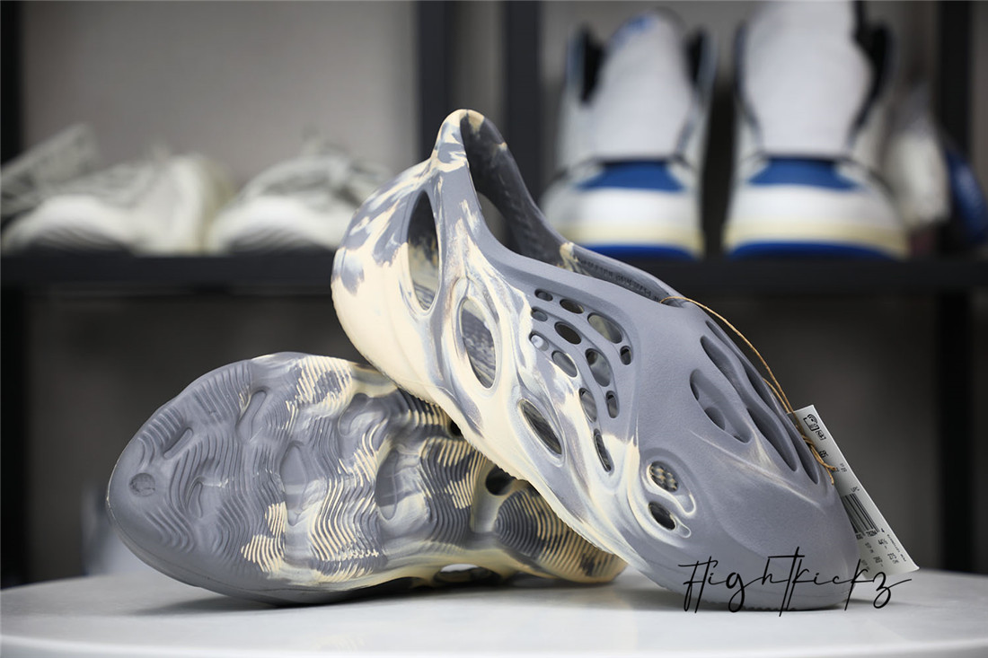 Yeezy Foam Runner “MXT Moon Grey” (GV7904 月灰）