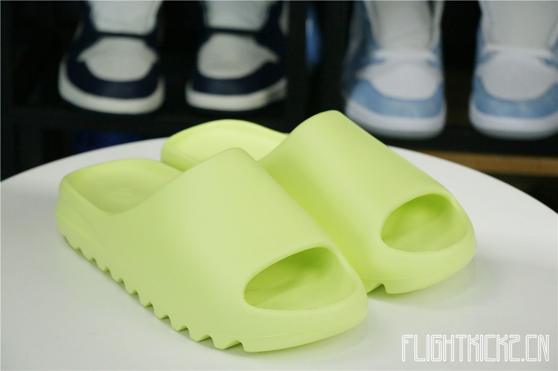 Yeezy Slides Glow Green 2021