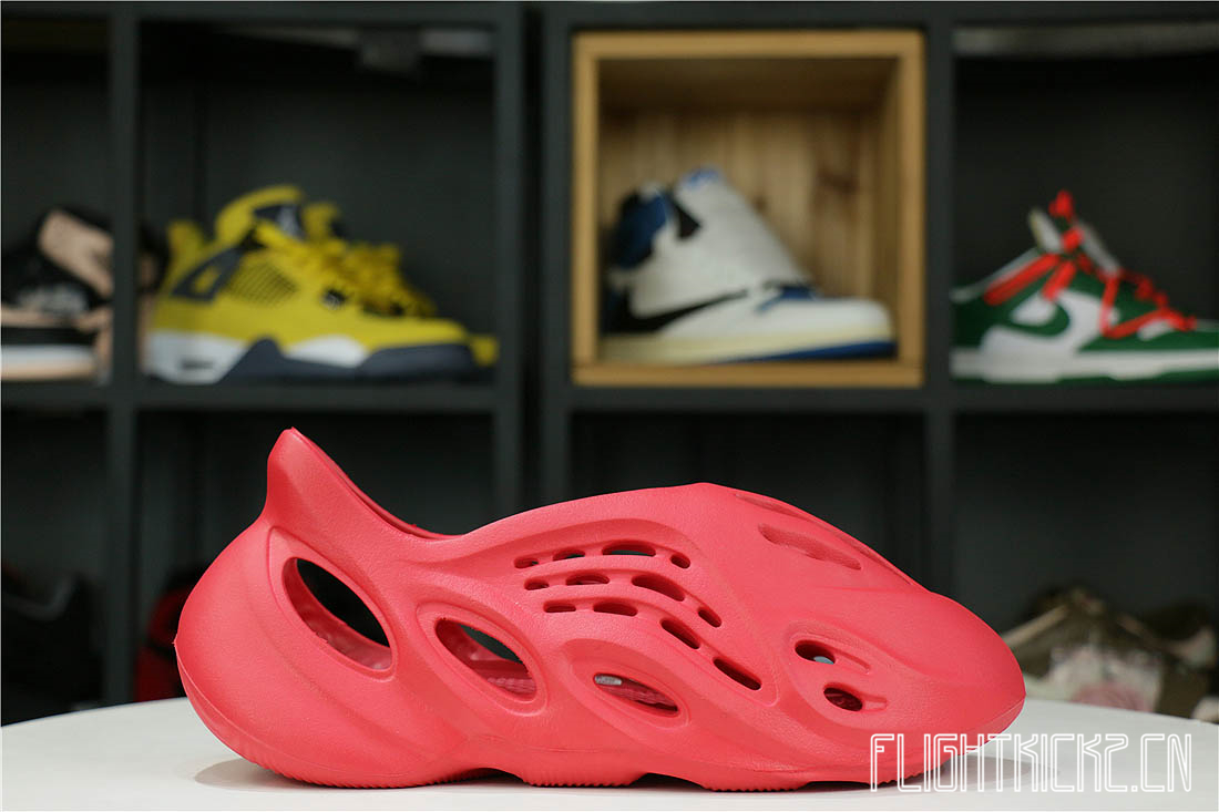Yeezy Foam RNNR Vermillion