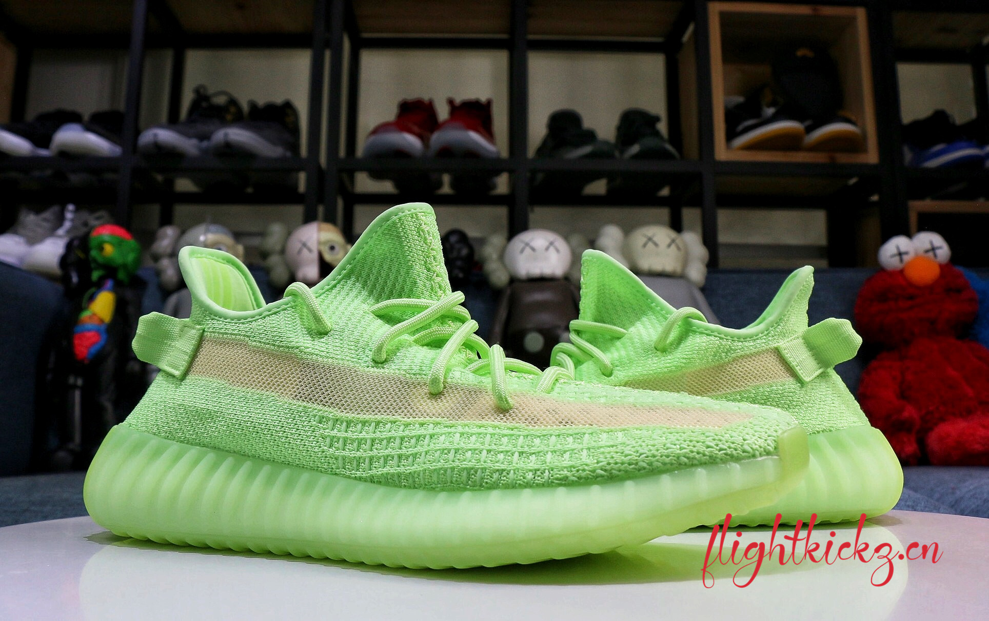 Yeezy Boost 350 V2  Glow In The Dark （Ln5 A1)