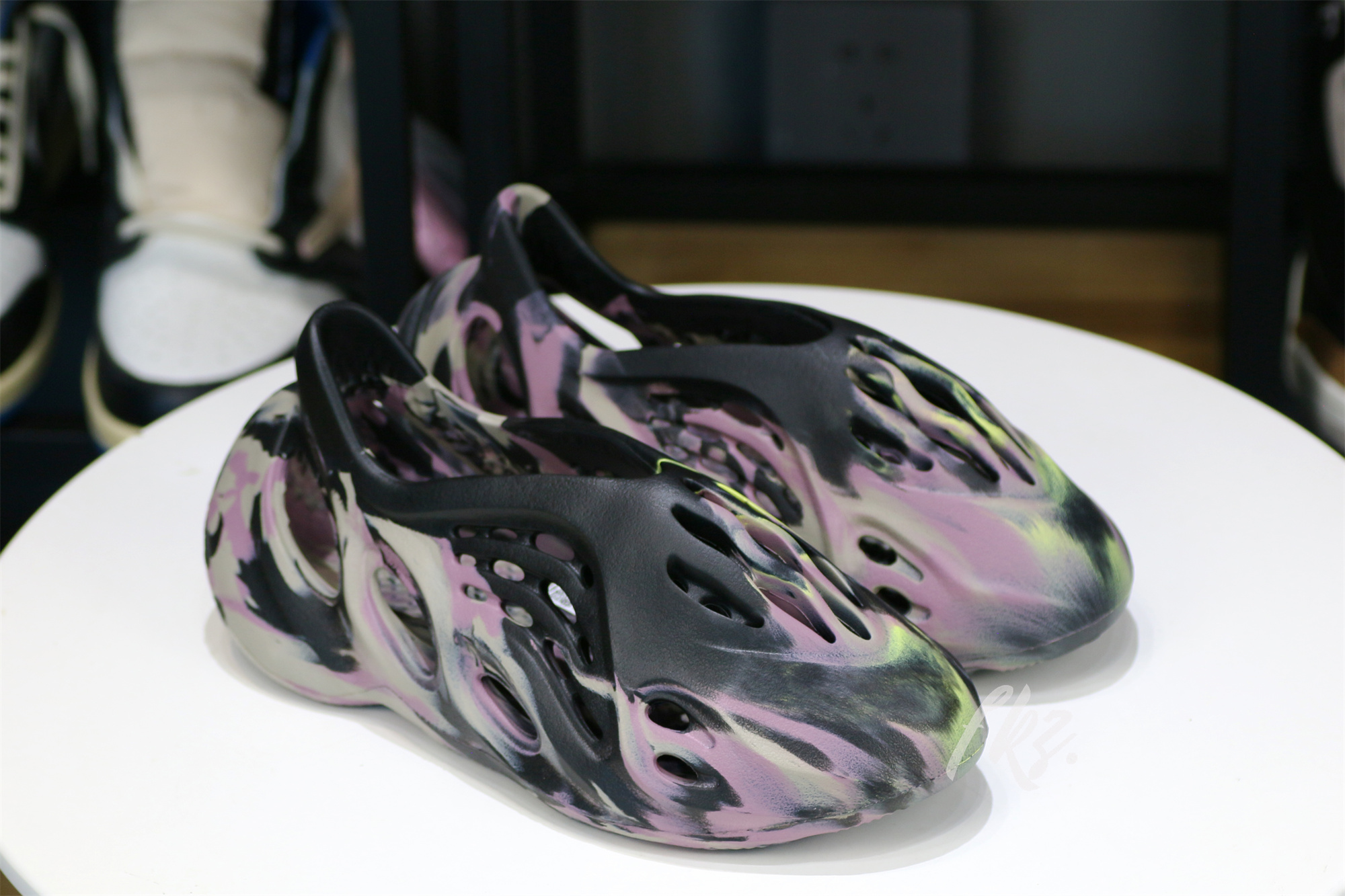 Yeezy Foam Runner “MX Carbon” 2022 (IG9562)