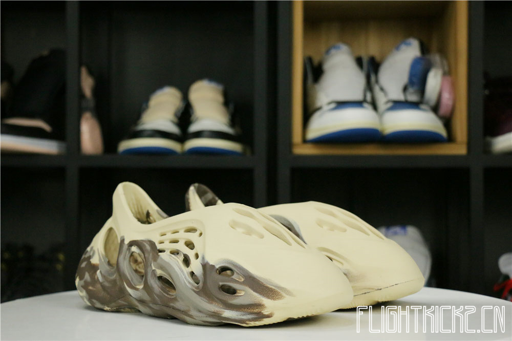 Yeezy Foam RNNR MX Cream Clay (GX8774油画）