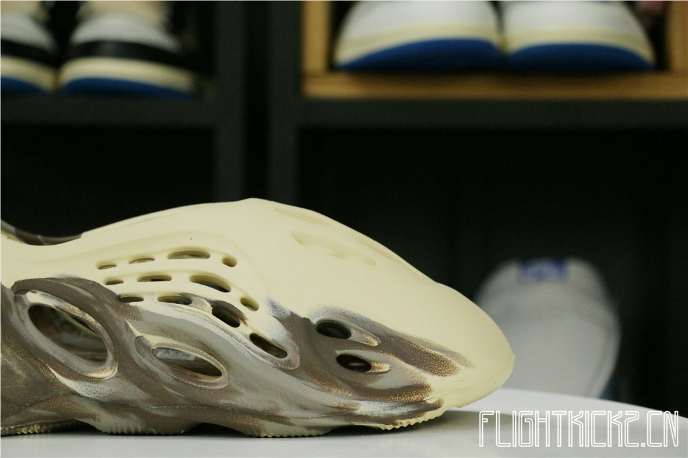 Yeezy Foam RNNR MX Cream Clay (GX8774油画）