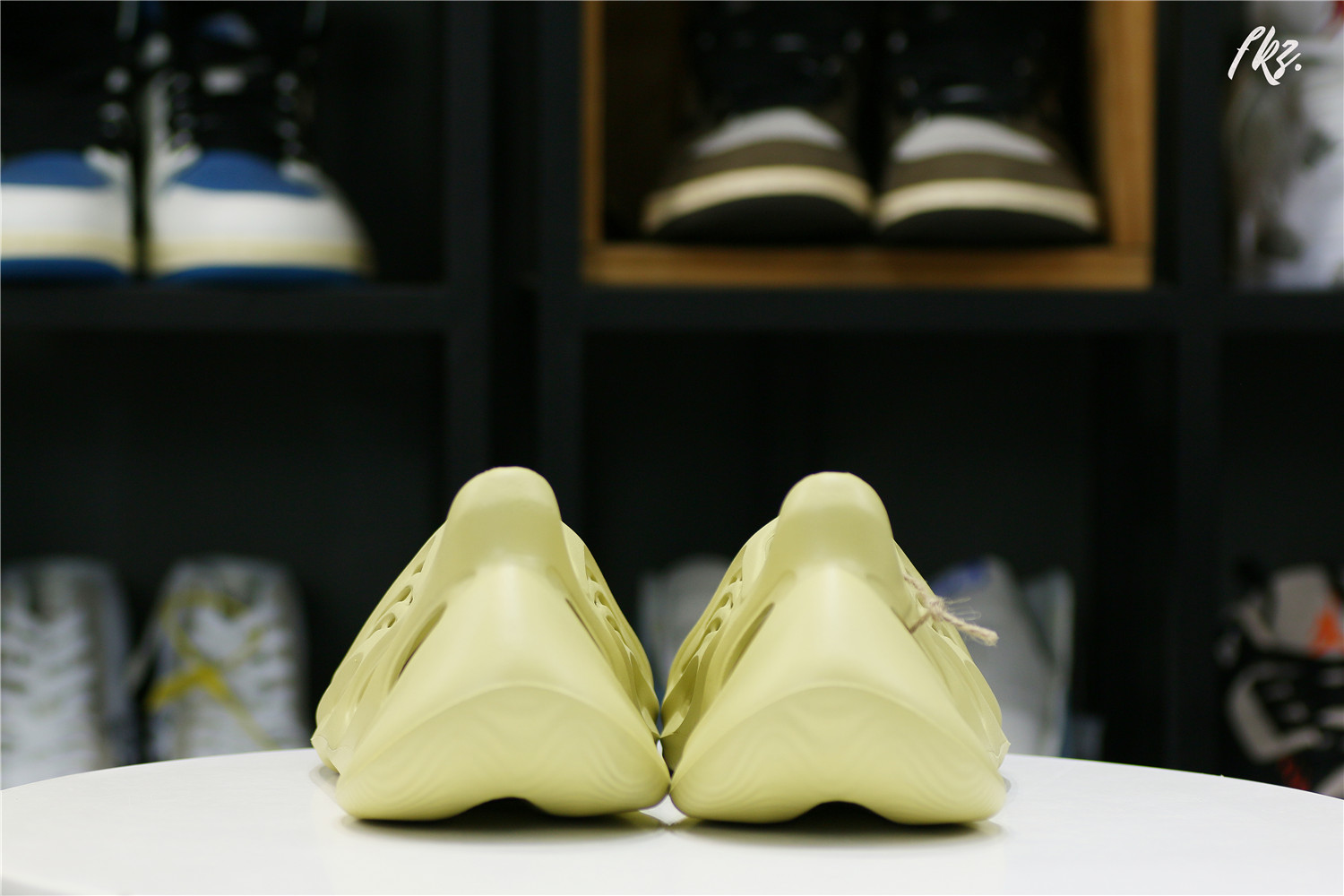 adidas Yeezy Foam RNNR Sulfur