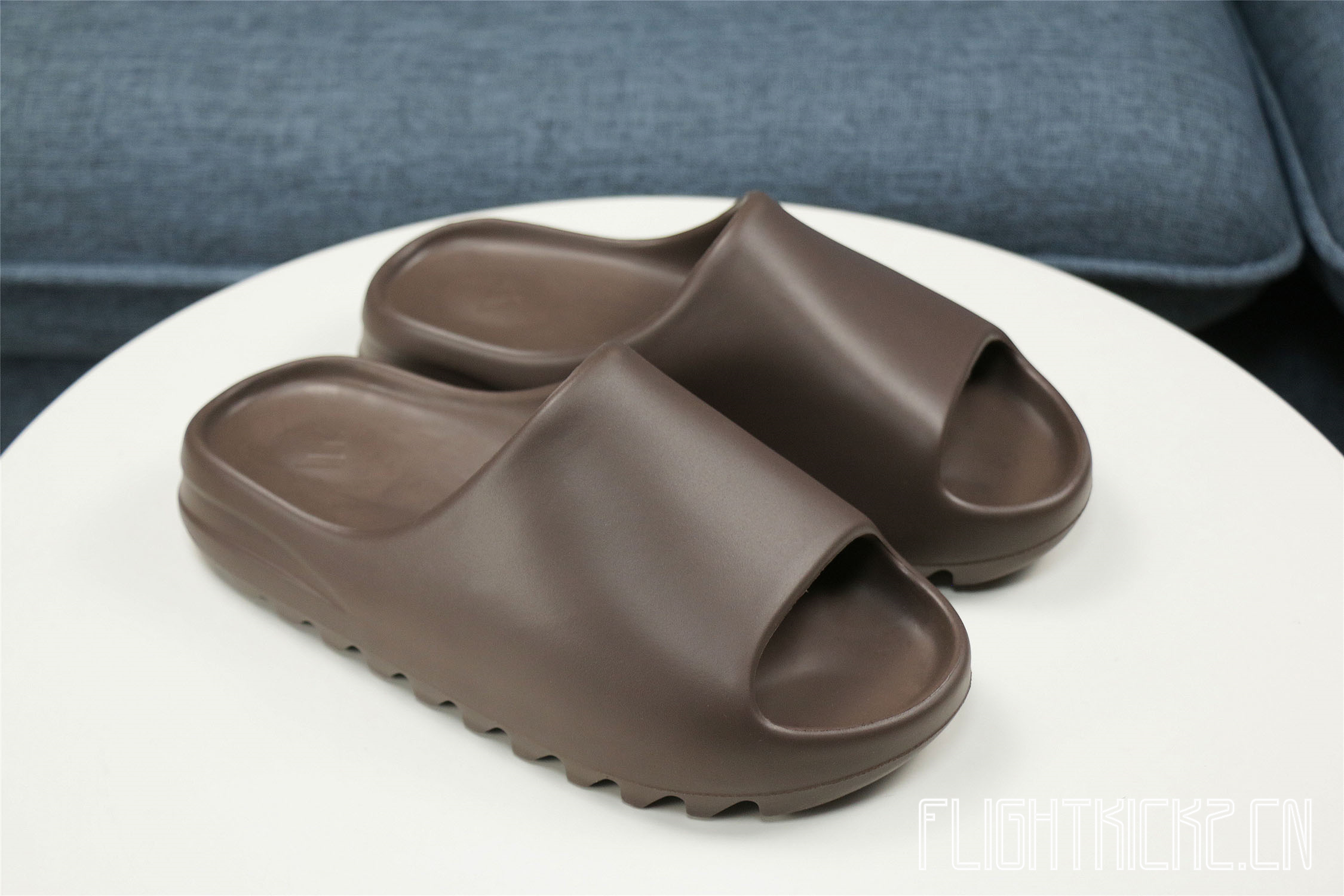 Yeezy Slides Soot 2020（G55495深棕）