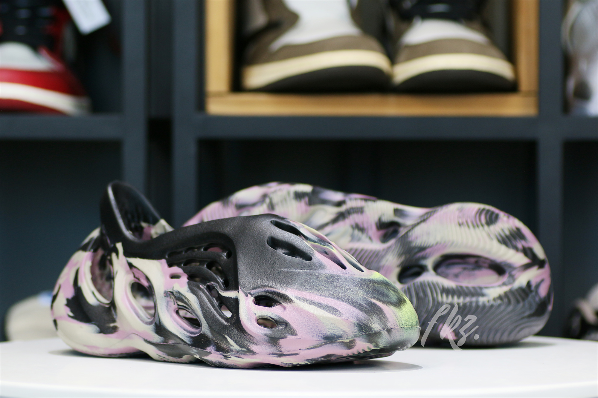 Yeezy Foam Runner “MX Carbon” 2022 (IG9562)