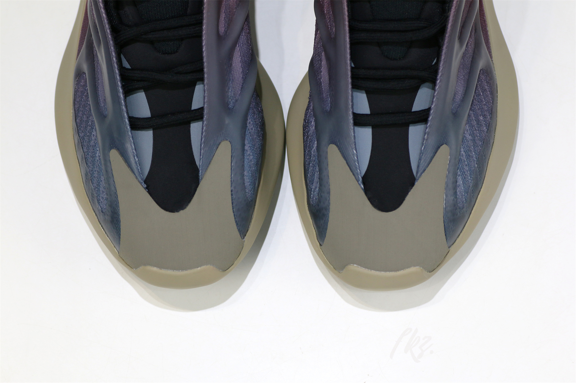 Yeezy 700 V3 Fade Carbon 2022