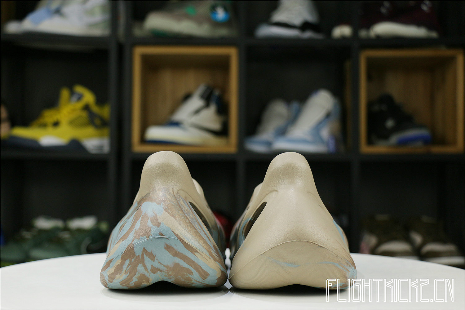 Yeezy Foam RNNR MX Sand Grey (GY3969兰褐粉）