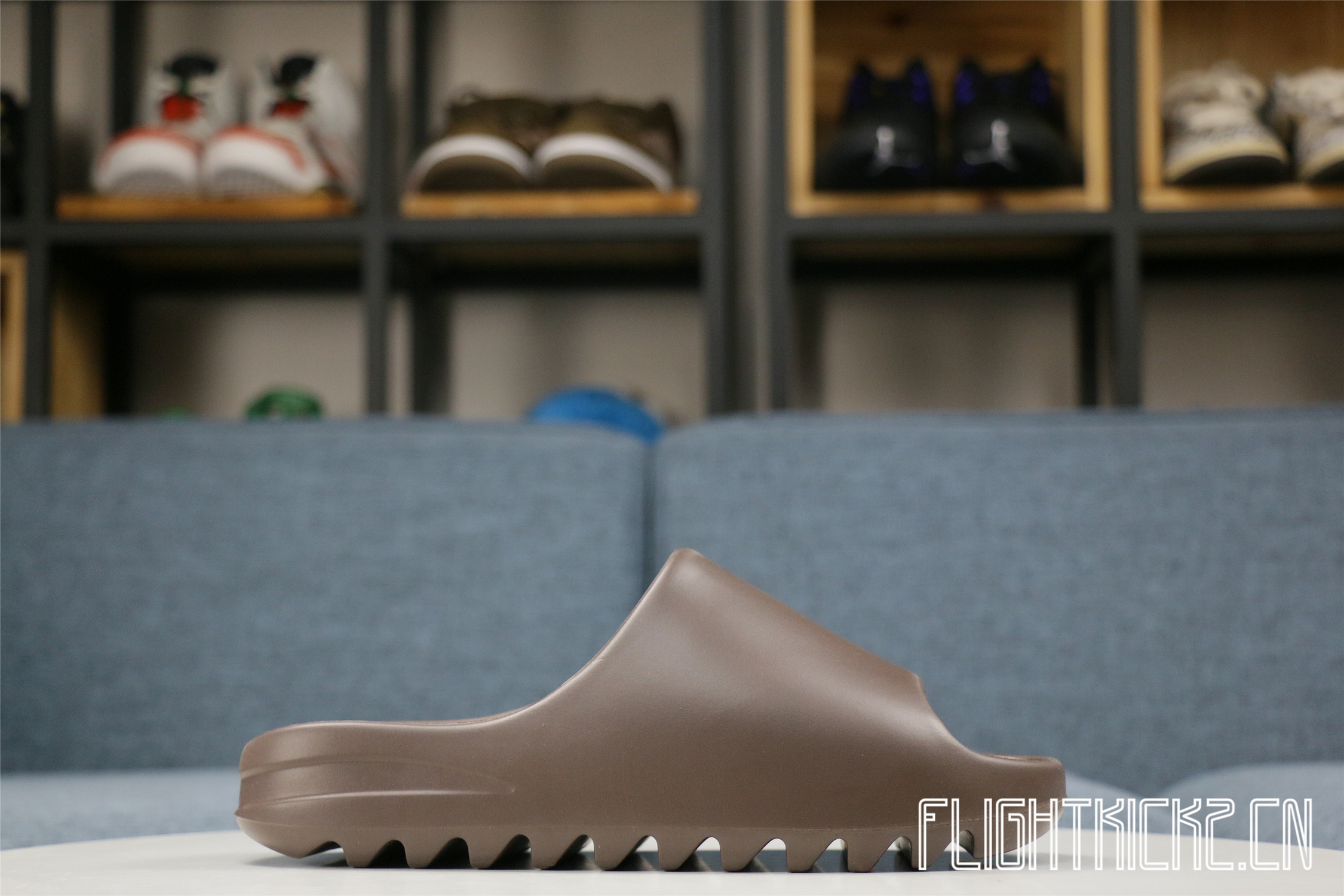 Yeezy Slides Soot 2020（G55495深棕）