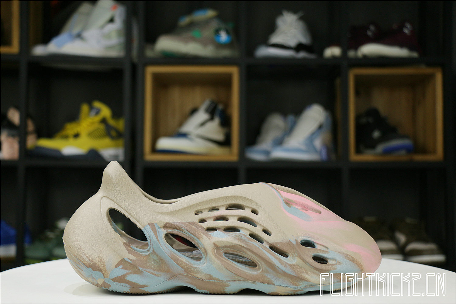 Yeezy Foam RNNR MX Sand Grey (GY3969兰褐粉）