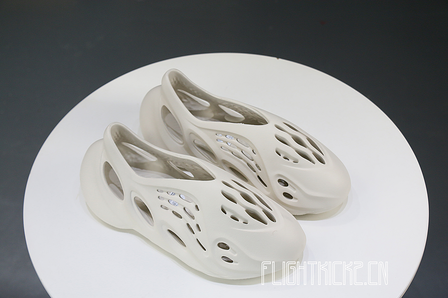 adidas Yeezy Foam RNNR Ararat （G55486骨白）