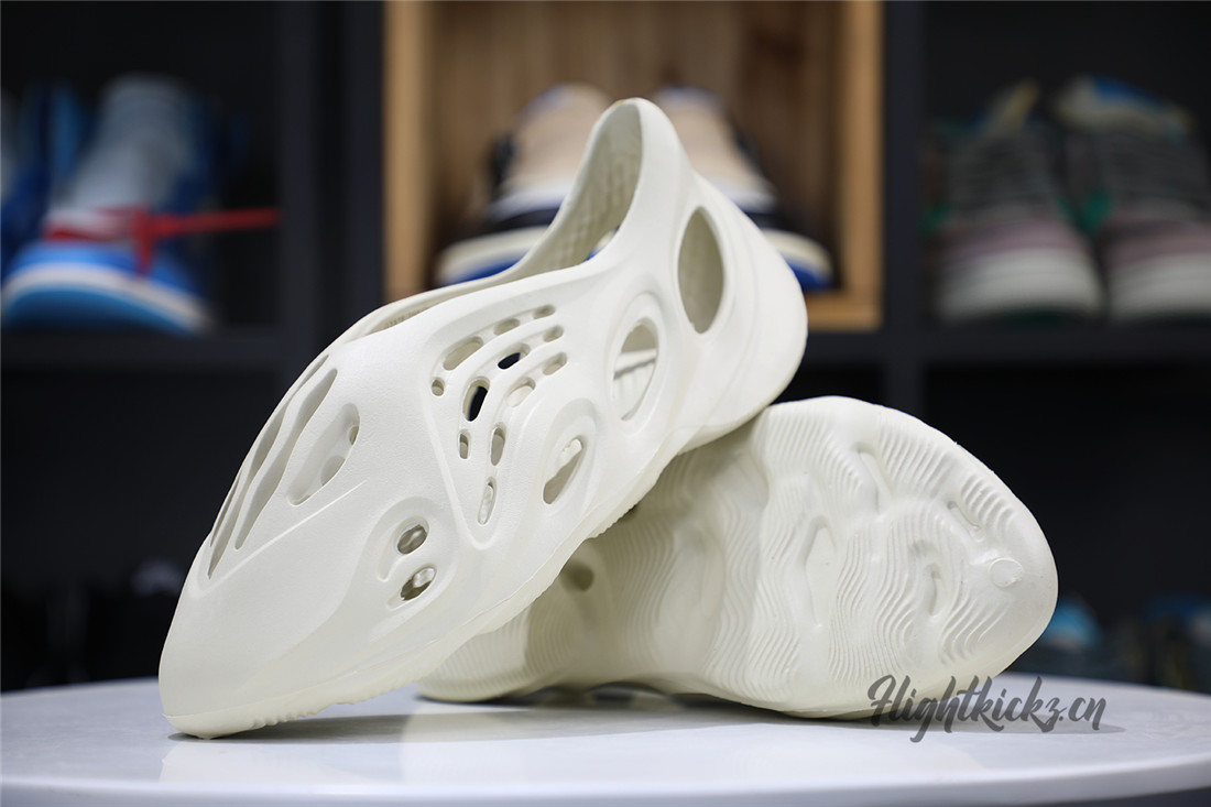 Yeezy Foam Runner Sand 2021 （FY4567沙色）