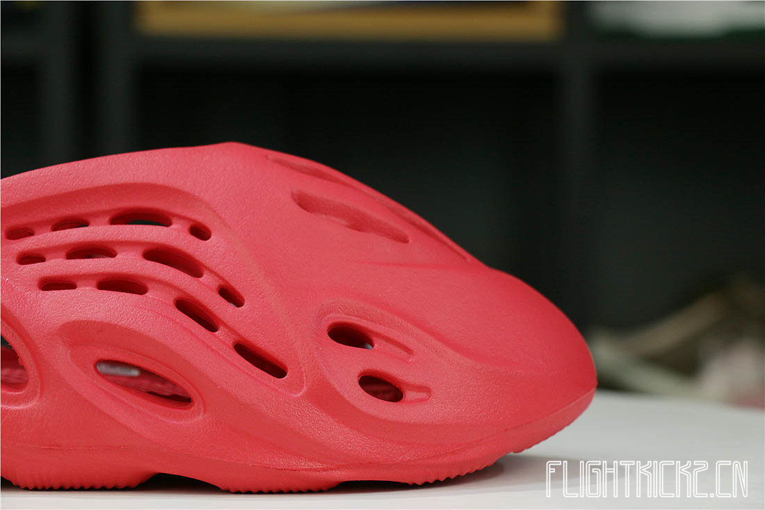 Yeezy Foam RNNR Vermillion