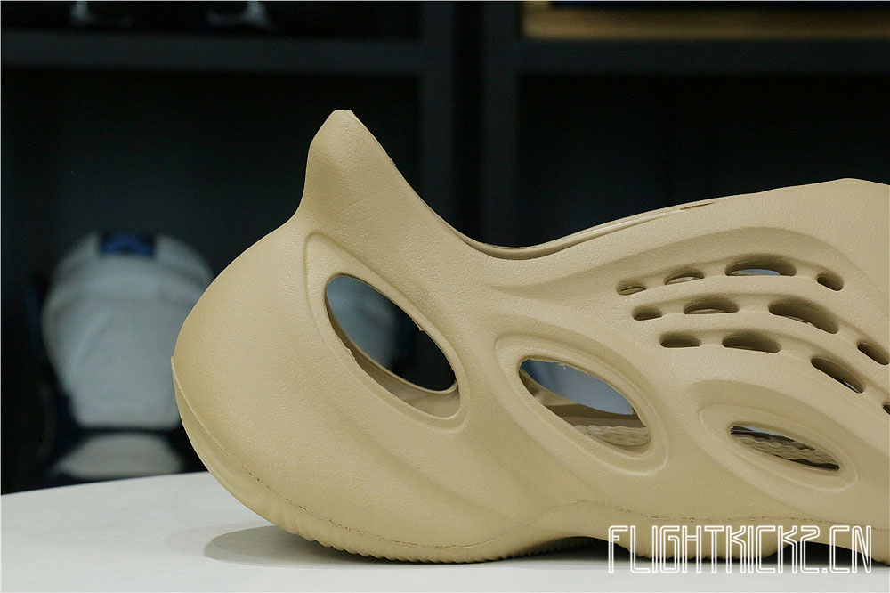 Yeezy Foam RNNR Ochre (GW3354 土黄）