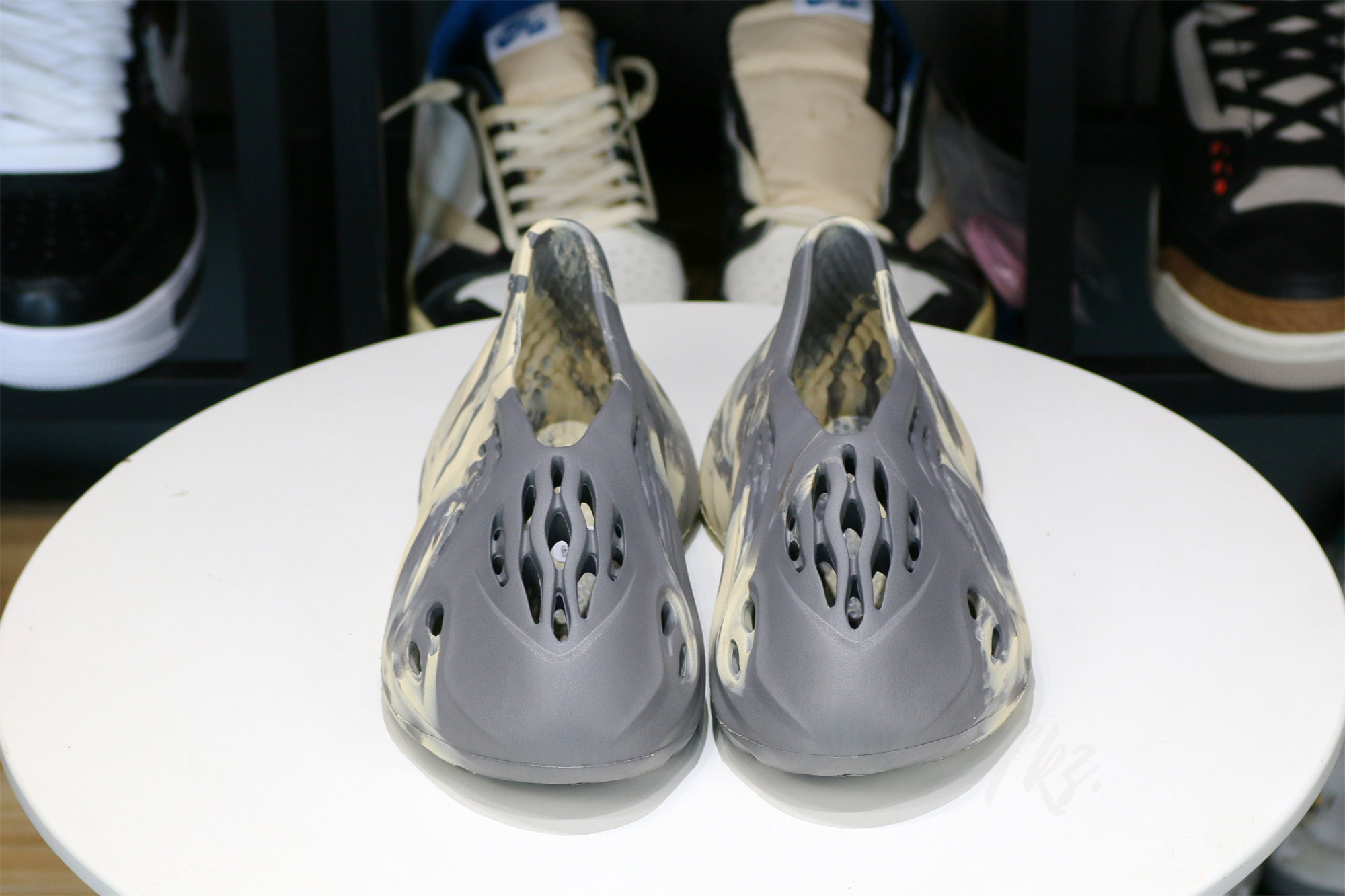 Yeezy Foam Runner “MXT Moon Grey” (GV7904 月灰）