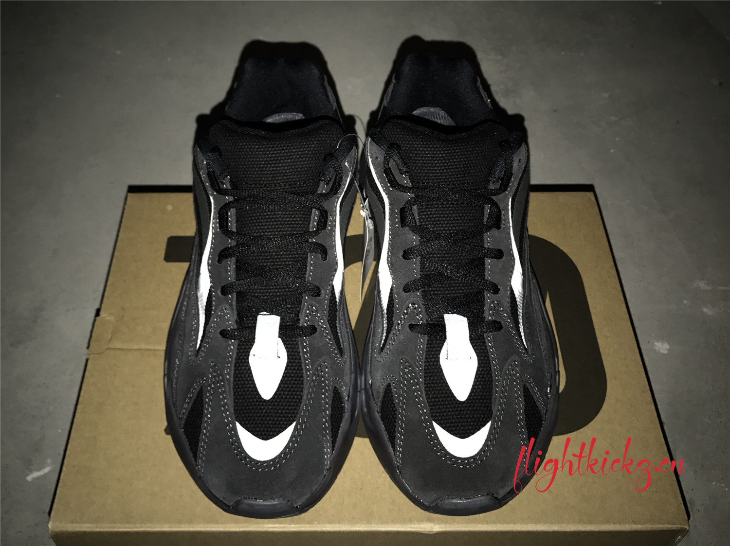 Yeezy Boost 700 V2  Vanta  2019