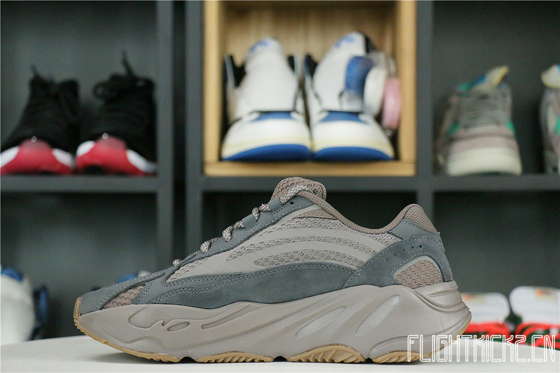 Adidas Yeezy 700 Boost v2 Mauve