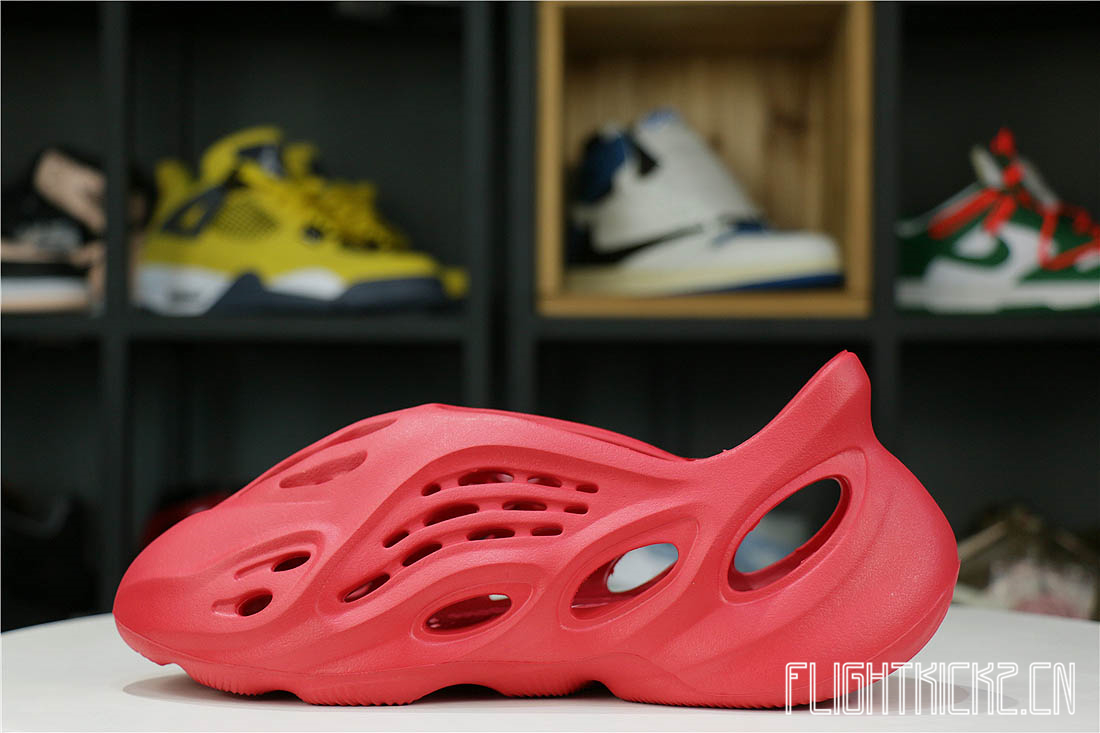 Yeezy Foam RNNR Vermillion
