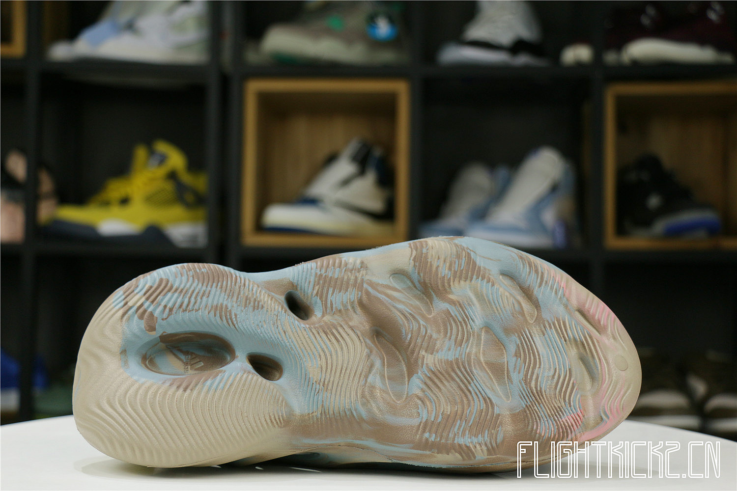 Yeezy Foam RNNR MX Sand Grey (GY3969兰褐粉）