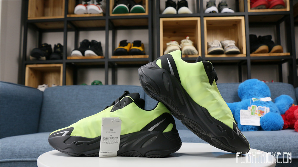 Yeezy Boost 700 MNVN Phosphor 2020